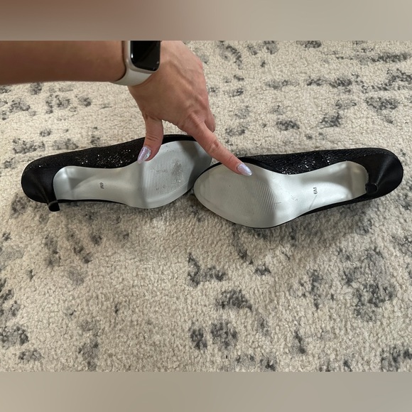Greenwich village black shiny close toed heels | size 6 - Picture 4 of 5